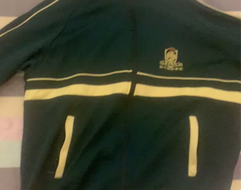 枫叶国际学校校服，毕业了，转给有需要的小伙...