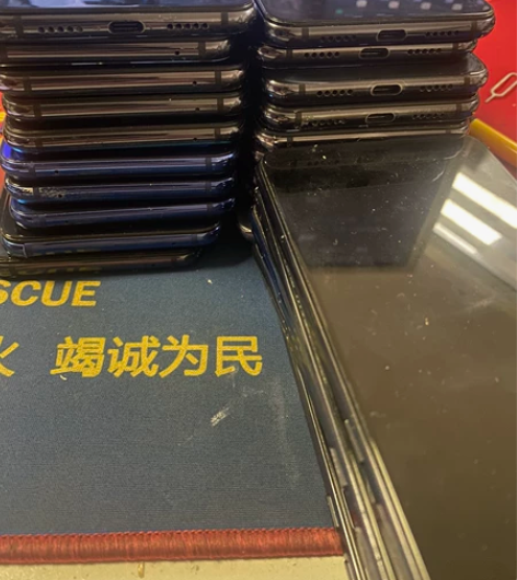 小米8青春版 4+64 内外屏完好 机身完...