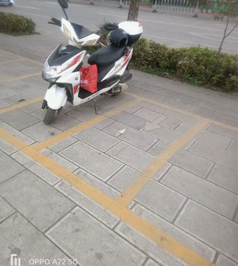 三年多的踏板摩托车，我1260元车在凤庆。...