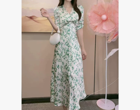 2022新款气质泡泡袖碎花连衣裙女装温柔风...