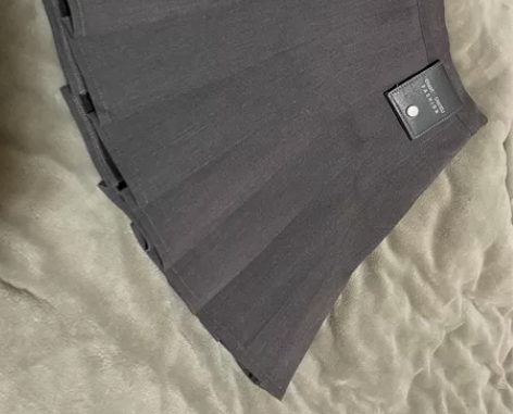 灰色百褶裙 感兴趣的话点“我想要”和我私聊...