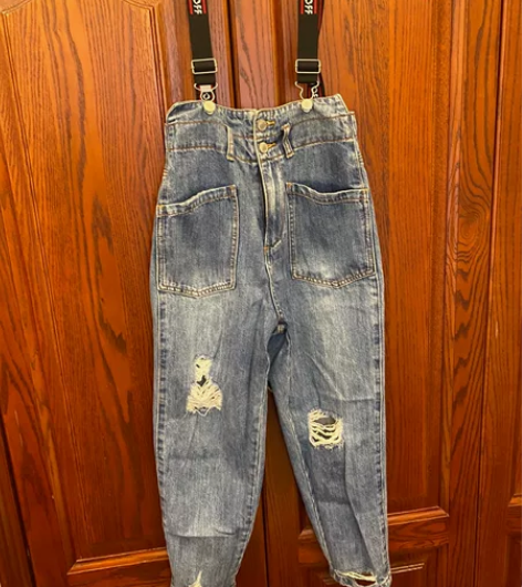 太平鸟背带牛仔裤八九分裤女装 xs码实体店...