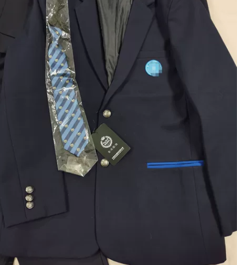 全新男生校服西装，标志可拆卸，身高175～...