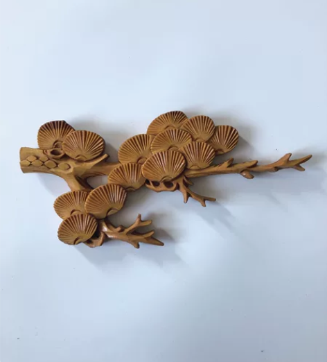 多年前手工雕刻木雕松树枝，东北椴木材质 尺...