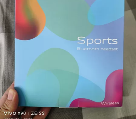 买手机送的运动耳机，牌子是ivisi，全新...
