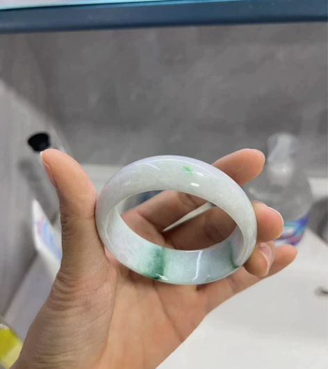 白底飘青贵妃手镯，平时不带闲置了买来760...