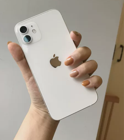 苹果iphone 12 128G，白色，成...