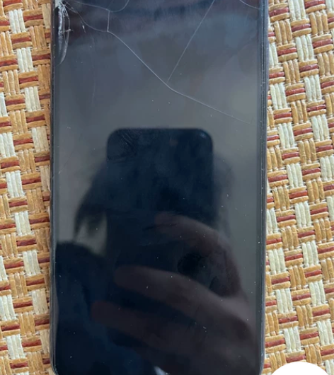 出自用荣耀20,8+128的,但是手机屏幕...