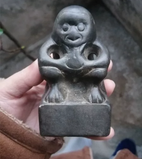 老青石镇纸或是摆件之类的吧，有朋友说是席镇...