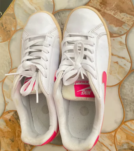 耐克女子里面板鞋  37.5 感兴趣的话点...