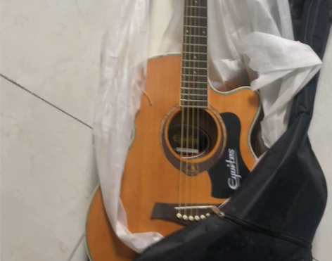 全新吉他，因门市转让了，还剩一把，亏本出。...