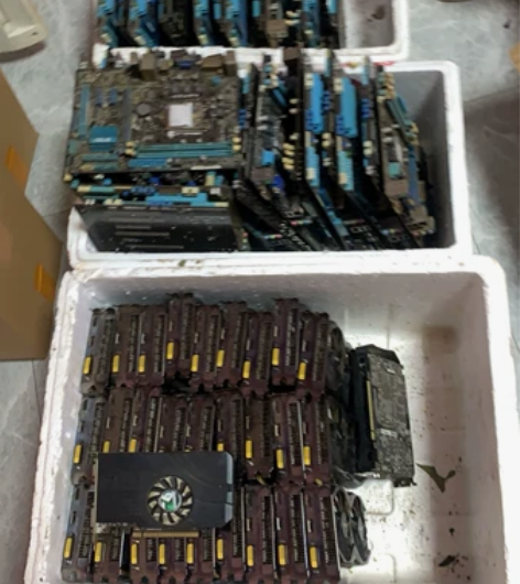 各种显卡，配件，键盘鼠标，显示器，要的联系...