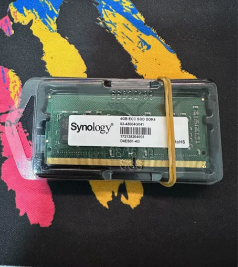 群晖1821+0拆机内存，原厂4g内存通电...