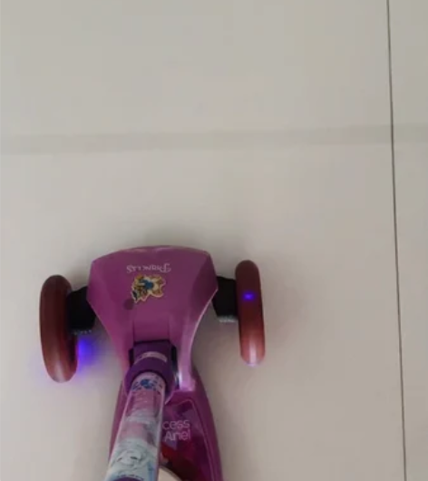 迪斯尼正版滑板车，闪光轮功能和正常，滑行功...