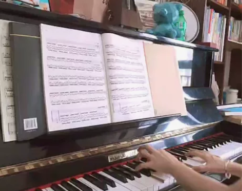 家用钢琴因搬家急出，价格可谈，可上门看琴 ...