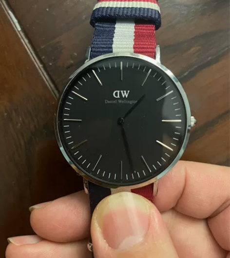 DW男士手表 电池没电了 外观如图