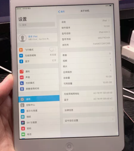 iPad mini2 16gb. 换过全新...