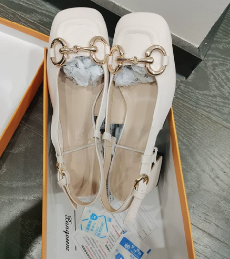 半曲单鞋 35码仅试穿 包装什么的都在 拍...