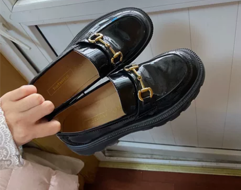 热风百搭单鞋 基础款 轻微穿着痕迹 穿出门...