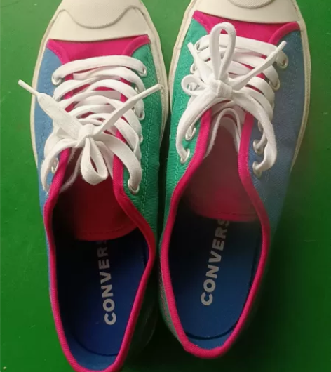 匡威帆布鞋女低帮平底鞋,穿了几次,还挺新的...