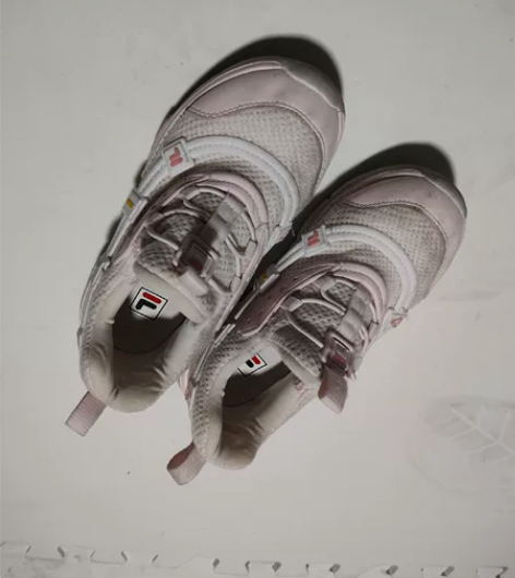 斐乐女鞋31码细节看图 感兴趣的话点“我想...