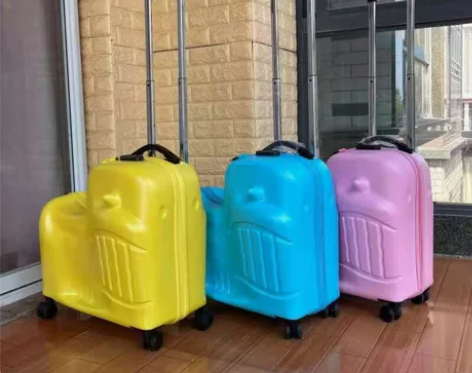 全新骑马箱全新 20寸三个颜色80块自提，...