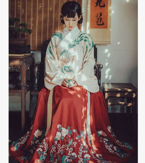 全新 钟灵记 凤来仪:交领新年汉服女琵琶袖...