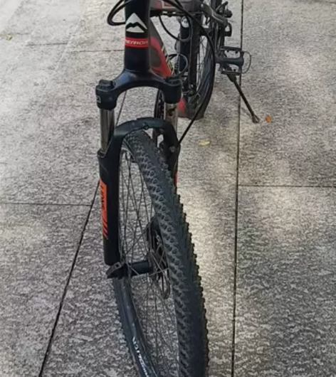 急出，美利达公爵山地车，放久了白色logo...