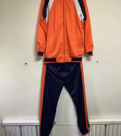 编号2107，金光绒滑料校服，春秋季，有内...