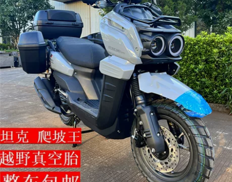 摩托车 新款坦克踏板剑齿虎燃油150CC电