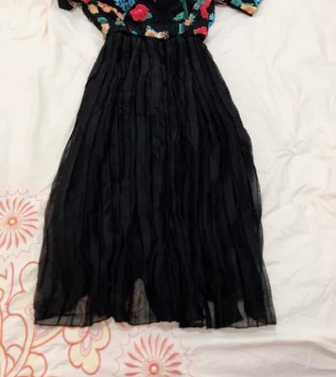 连衣裙，一次未穿，100多买的，买几年了，...