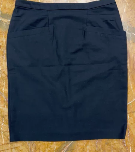 HM专柜购入，9.9成新有弹力包臀裙。 感...