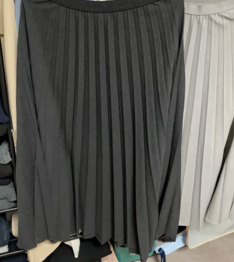 优衣库百褶裙 因为怀孕穿不上 黑色L码 灰...