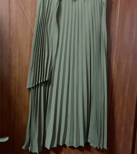 丝珂半身裙百褶裙卡其色S码穿到105斤全新...