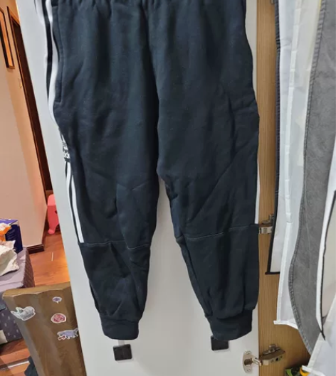 Adidas阿迪达斯黑色七分运动短裤 尺码...