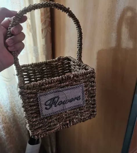 花瓣买太多了,花篮只用过一次,可以自提 感...