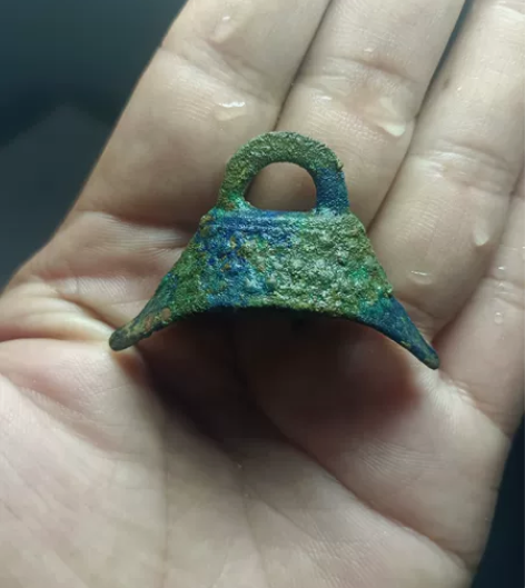 老风玲，锈色飘亮，满工，包老，品相自断， ...