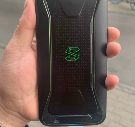 黑鲨游戏手机一代手机散热骁龙845全网通黑...