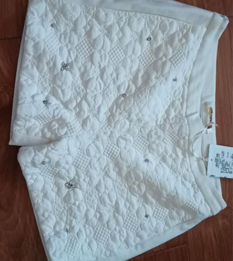 女士短裤 全新带吊牌 面料做工都很好，细节...