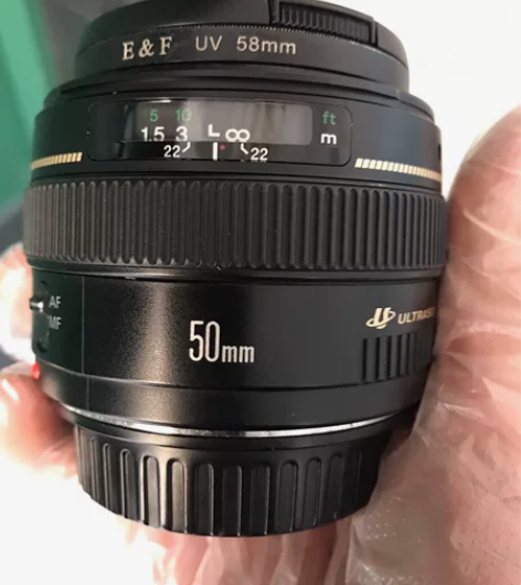 佳能50/1.4人像镜头，镜头成色非常新，...