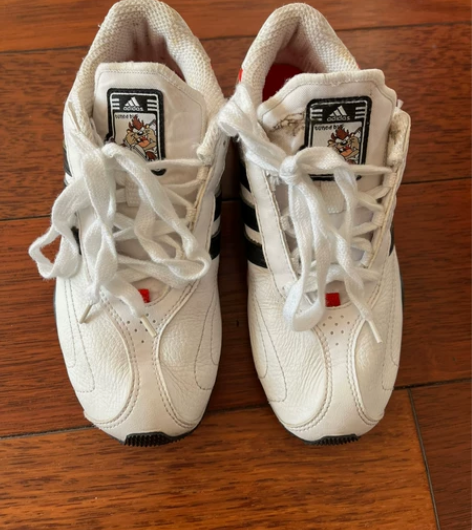 阿迪儿童运动鞋 33码 商场购买。 感兴趣...