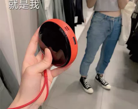闲置二手/适用迷你充电宝大容量快充耐用自带...