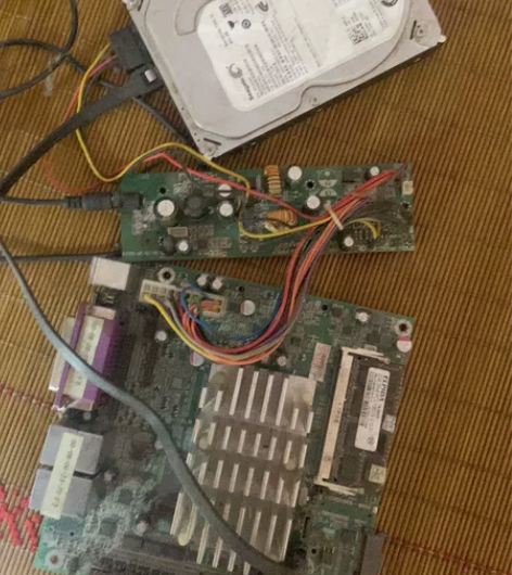 出一套电源线板子，硬盘，主板，喜欢的来，以...