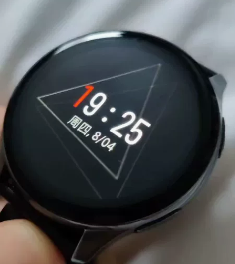 慢出一个一加智能手表，成色好，屏幕轻微划痕...