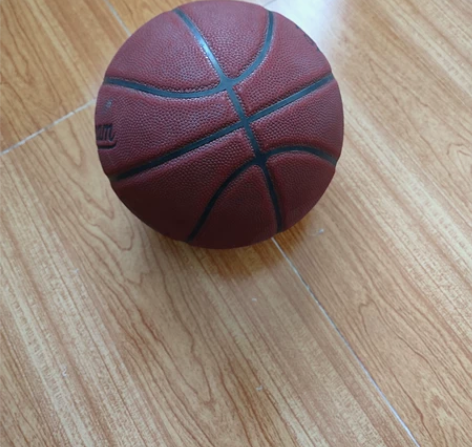 闲置二手篮球，超纤皮耐磨材质，手感超不错，...