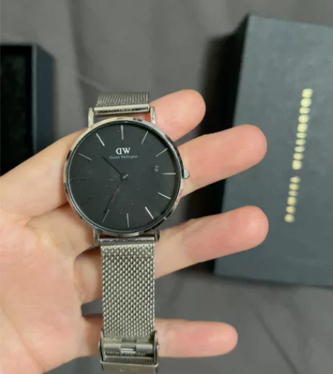 DW手表，包装盒都在，没有戴，喜欢可以带走...