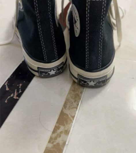 黑色匡威帆布鞋100出。包邮 感兴趣的话点...