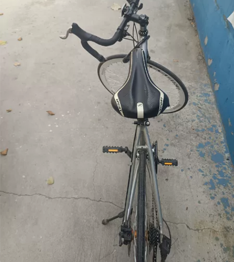 公路自行车，当时实体店2250元买的，孩子...