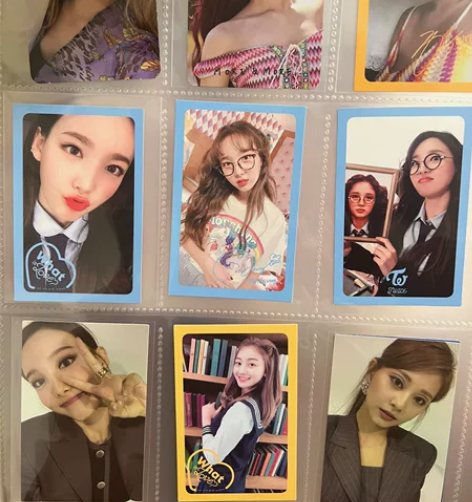 Twice问爱校服脸睡衣脸 第二排的一张卡...