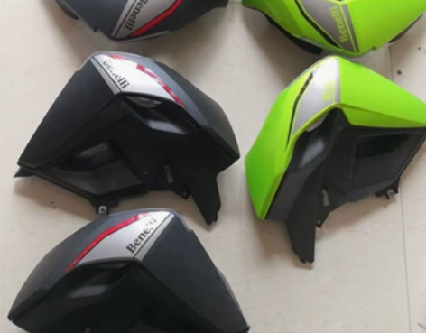 贝纳利小迅龙BJ150-31油箱前护板15...